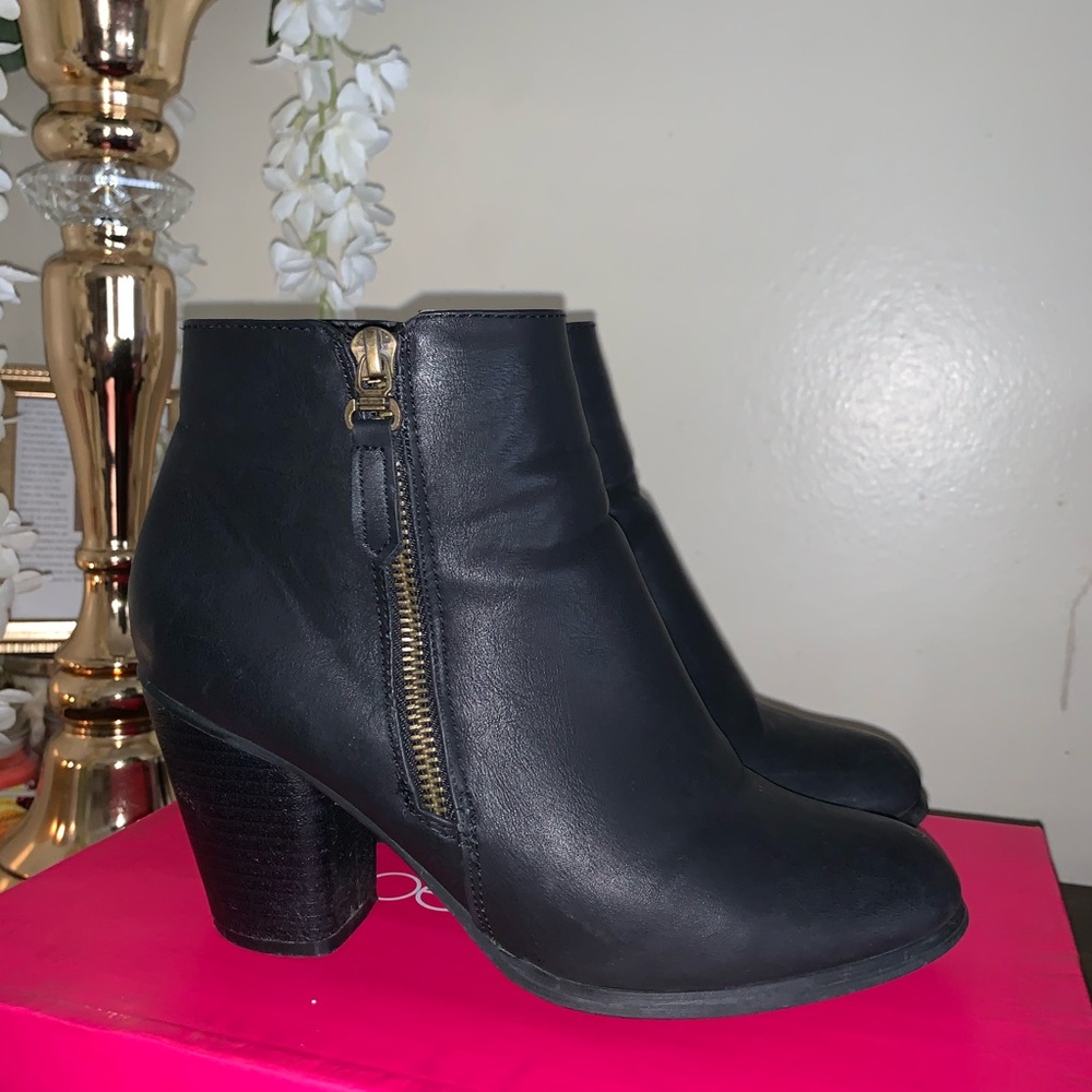 Black zipper Booties